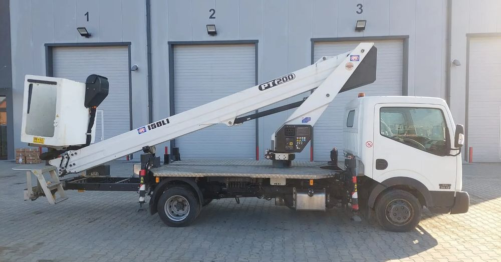 Nissan NT400 CABSTAR podnośnik koszowy ISOLI PT200 - Vazdušna platforma montirana na kamion: slika 2 Nissan NT400 CABSTAR podnośnik koszowy ISOLI PT200 - Vazdušna platforma montirana na kamion: slika 2