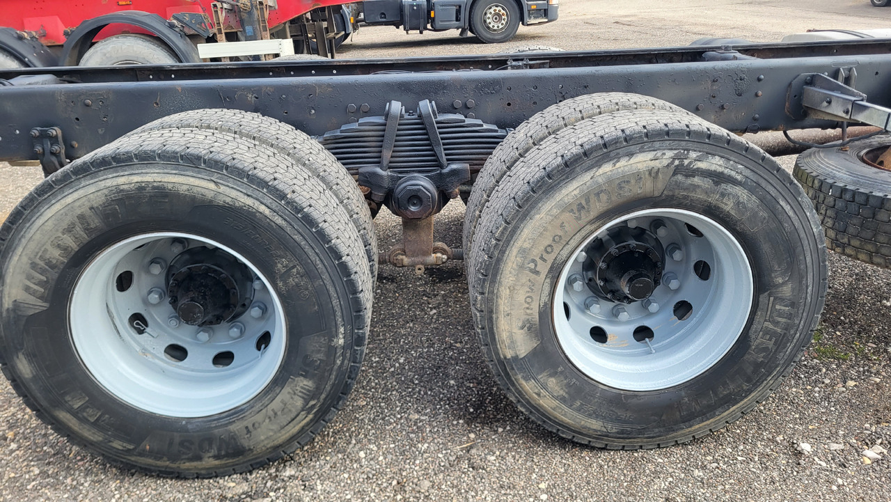 Kamion sa golom šasijom i zatvorenom kabinom SCANIA R124 420 6X4: slika 10