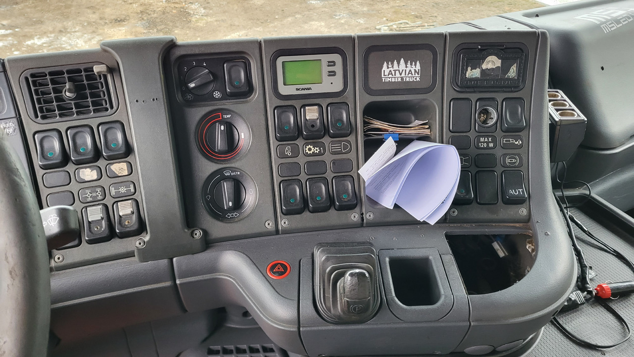 Kamion sa golom šasijom i zatvorenom kabinom SCANIA R124 420 6X4: slika 20