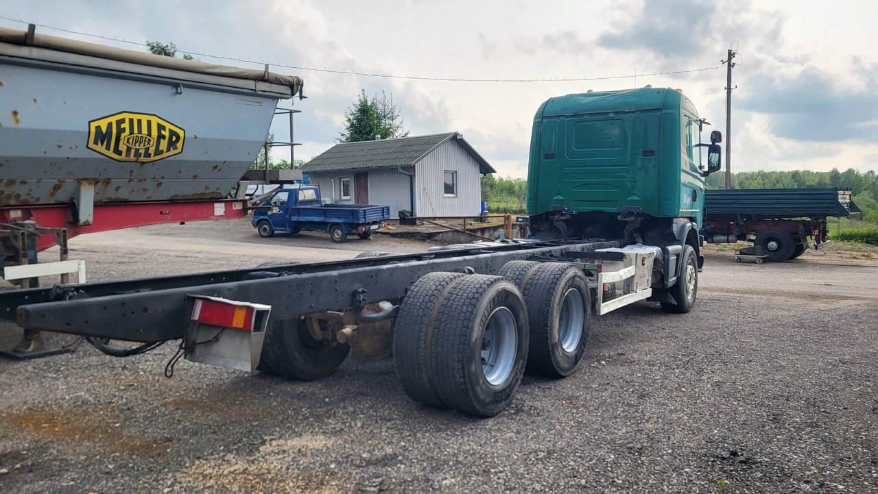 Kamion sa golom šasijom i zatvorenom kabinom SCANIA R124 420 6X4: slika 7