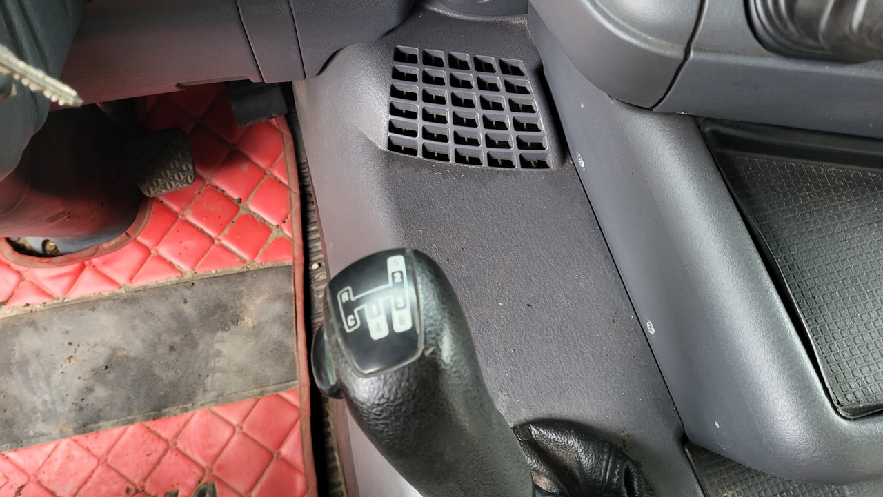 Kamion sa golom šasijom i zatvorenom kabinom SCANIA R124 420 6X4: slika 21