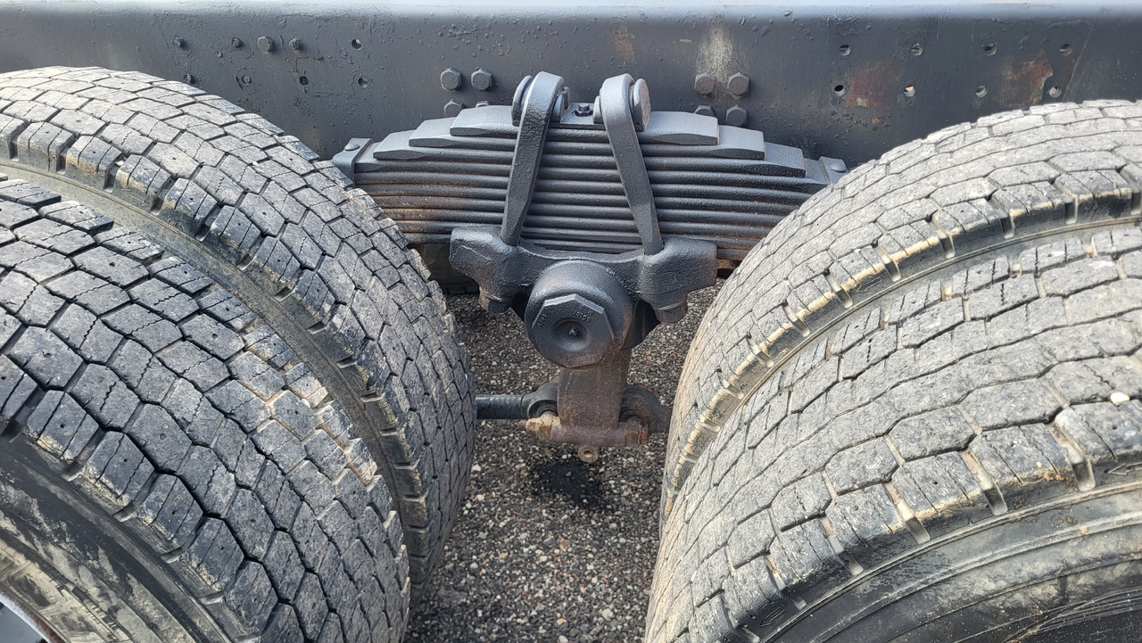 Kamion sa golom šasijom i zatvorenom kabinom SCANIA R124 420 6X4: slika 24