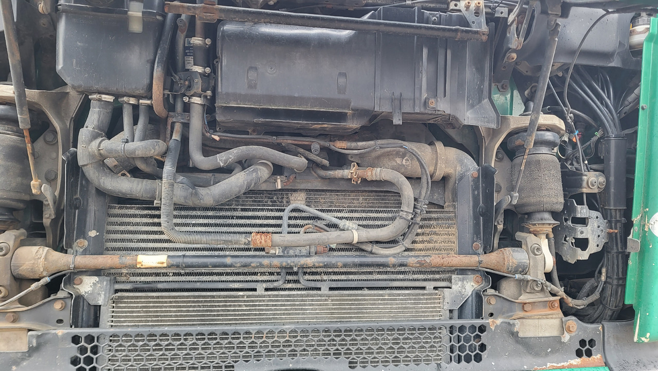 Kamion sa golom šasijom i zatvorenom kabinom SCANIA R124 420 6X4: slika 17