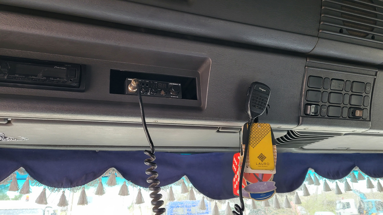 Kamion sa golom šasijom i zatvorenom kabinom SCANIA R124 420 6X4: slika 22