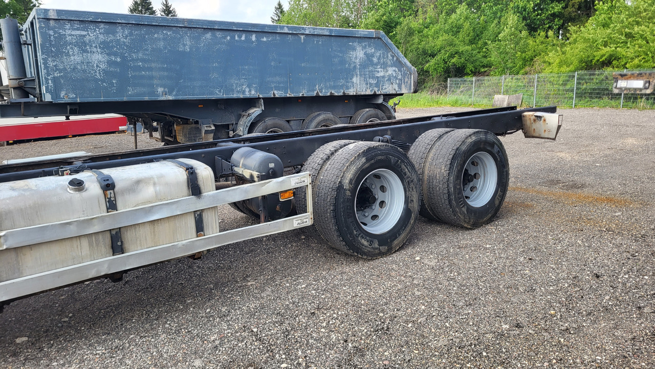 Kamion sa golom šasijom i zatvorenom kabinom SCANIA R124 420 6X4: slika 11