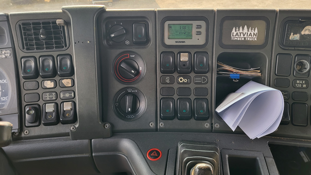 Kamion sa golom šasijom i zatvorenom kabinom SCANIA R124 420 6X4: slika 31