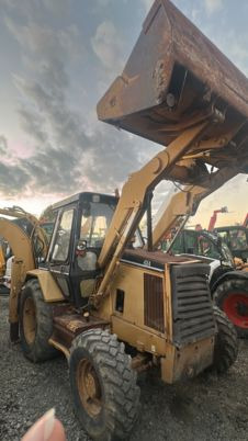 Caterpillar 428 à 13500 € HT - Bager utovarivač: slika 1 Caterpillar 428 à 13500 € HT - Bager utovarivač: slika 1