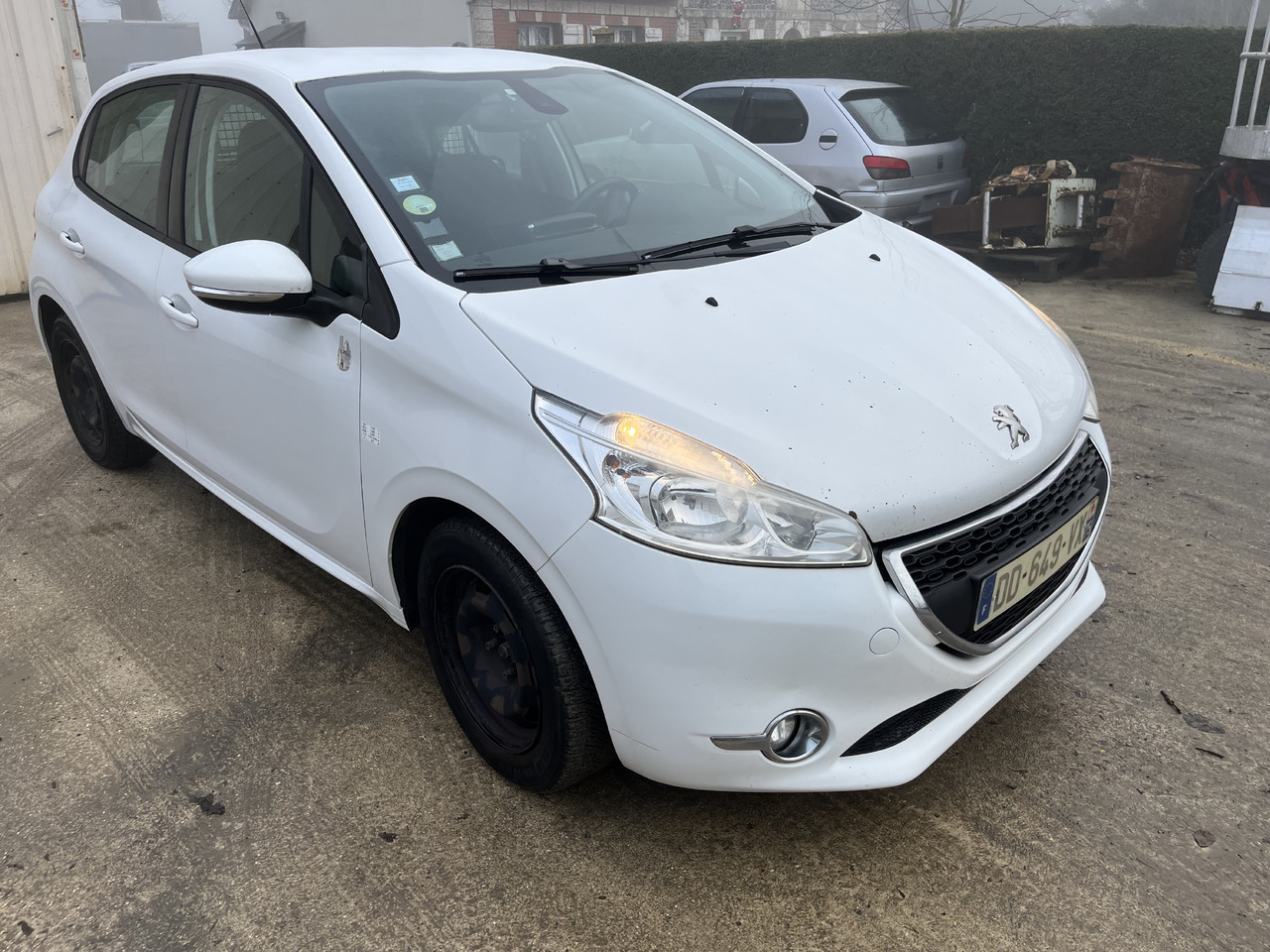 Peugeot 208 1L6 hdi 100cv 2 places motricité renforcée FAM - Mali kombi: slika 1 Peugeot 208 1L6 hdi 100cv 2 places motricité renforcée FAM - Mali kombi: slika 1