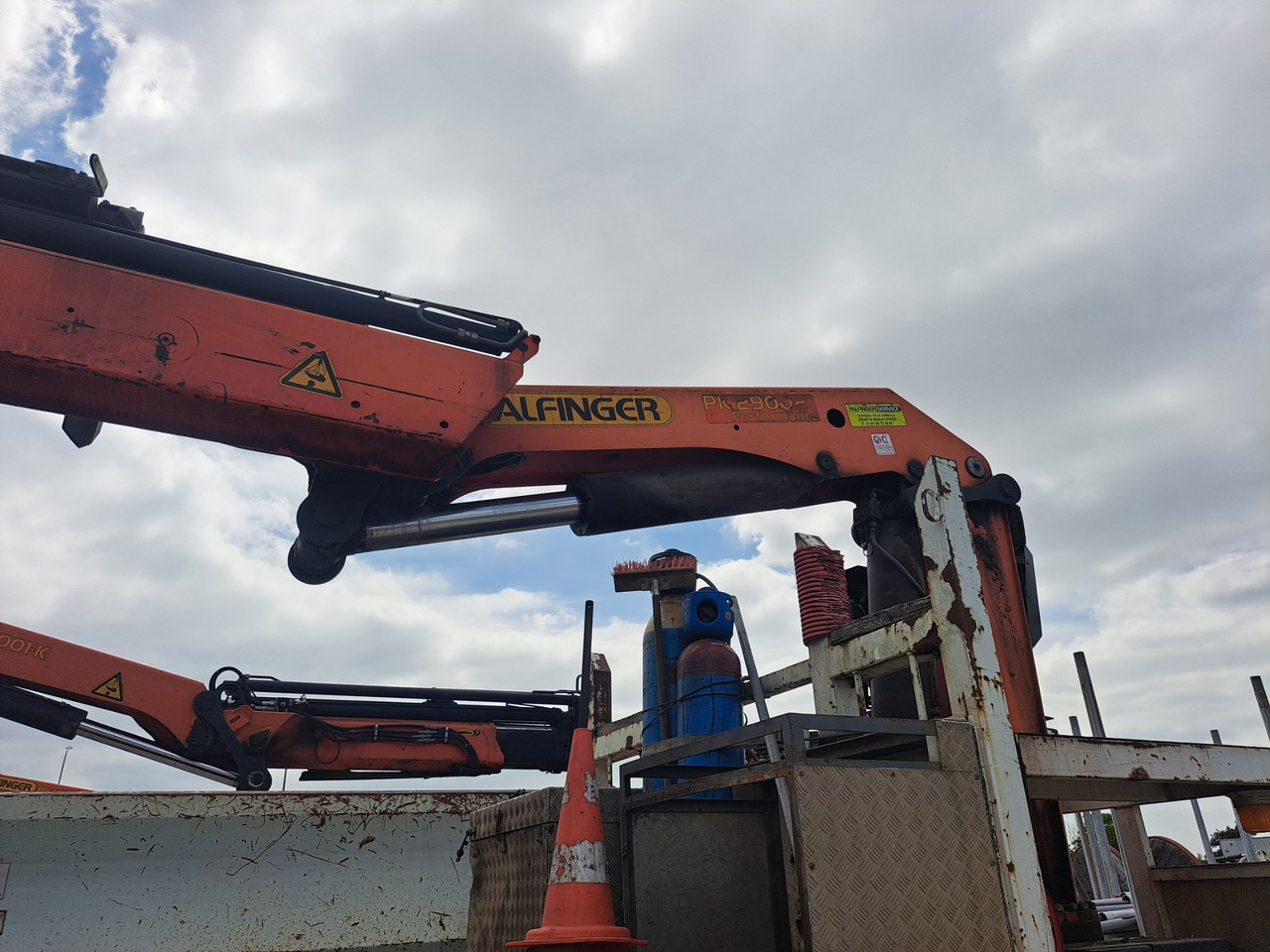 RENAULT Kerax 370dci 4x4 plateau grue Palfinger pk29002 - Kamion sa tovarnim sandukom, Kamion sa dizalicom: slika 2 RENAULT Kerax 370dci 4x4 plateau grue Palfinger pk29002 - Kamion sa tovarnim sandukom, Kamion sa dizalicom: slika 2