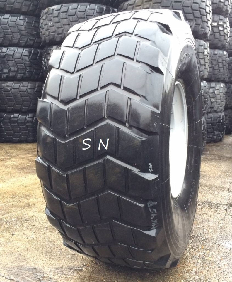 Michelin 525/65R20.5 XS - USED REGROOVED  - Guma za Poljoprivredna mašina: slika 1 Michelin 525/65R20.5 XS - USED REGROOVED  - Guma za Poljoprivredna mašina: slika 1