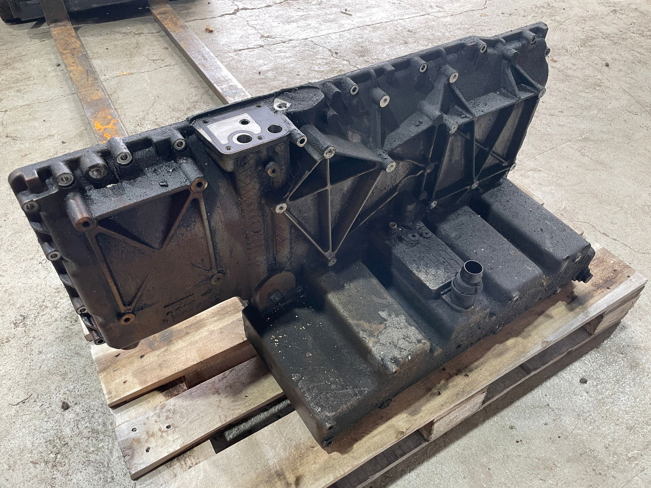 MAN Ölwanne MAN Motor D2066 D 2066HLA EEV Euro 6 LUH 52 LUH 50 - Korito za ulje za Autobus: slika 3 MAN Ölwanne MAN Motor D2066 D 2066HLA EEV Euro 6 LUH 52 LUH 50 - Korito za ulje za Autobus: slika 3