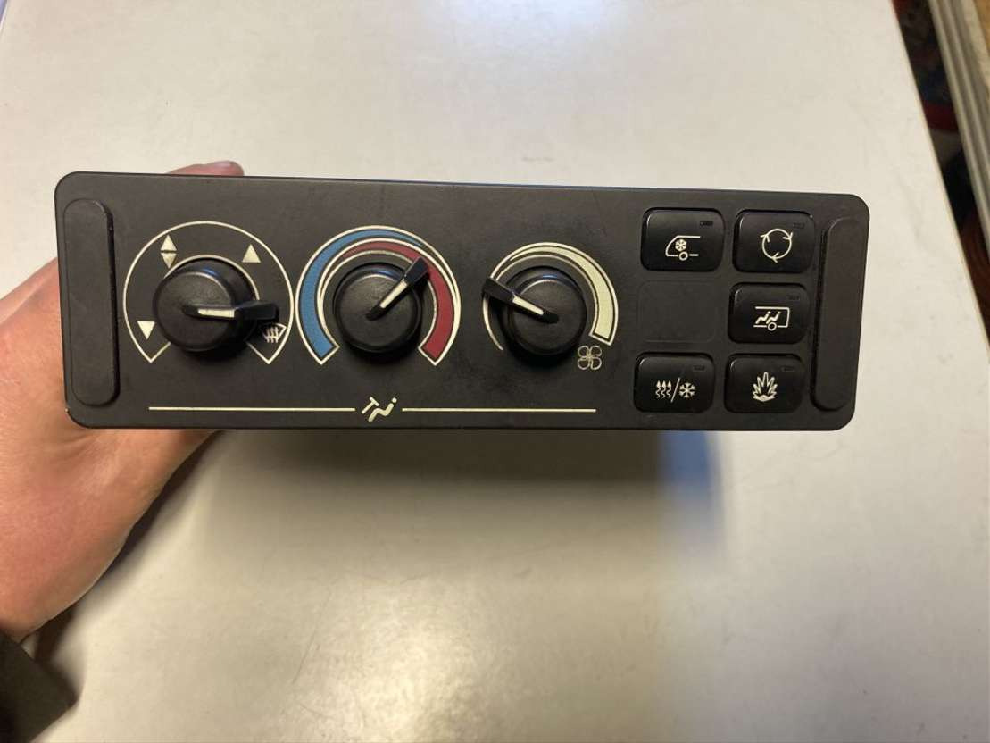 Wabco Wabco Klimabedienteil 4461950030 Citaro Mercedes 446 195 003 0 - Kabina i enterijer za Autobus: slika 1 Wabco Wabco Klimabedienteil 4461950030 Citaro Mercedes 446 195 003 0 - Kabina i enterijer za Autobus: slika 1