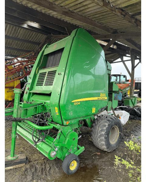 JOHN DEERE 864 MAXICUT - Balirka za okrugle bale: slika 1 JOHN DEERE 864 MAXICUT - Balirka za okrugle bale: slika 1