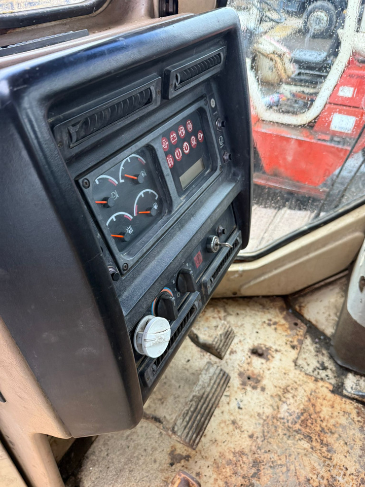 BULLDOZER CATERPILLAR D5 - Buldožer: slika 5 BULLDOZER CATERPILLAR D5 - Buldožer: slika 5