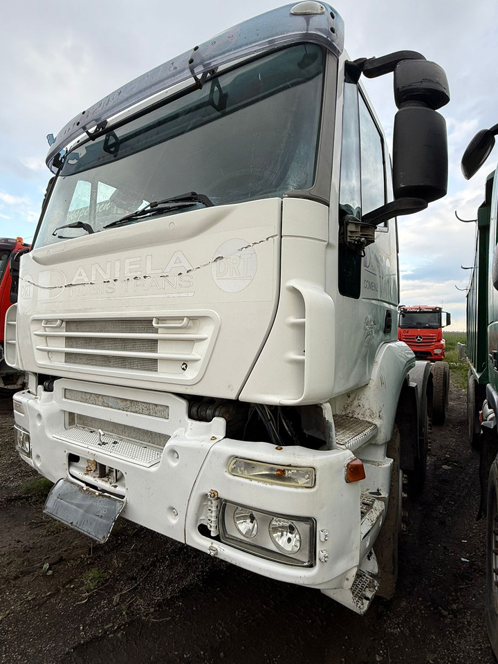 IVECO TRAKKER CHASSIS - Kamion sa golom šasijom i zatvorenom kabinom: slika 1 IVECO TRAKKER CHASSIS - Kamion sa golom šasijom i zatvorenom kabinom: slika 1