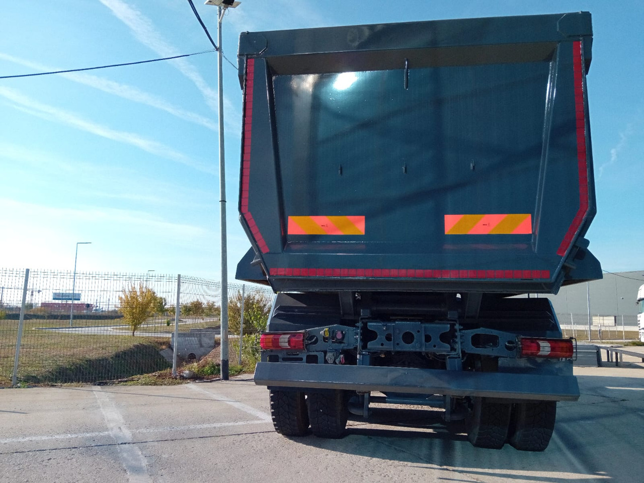 Mercedes-Benz Arocs 42.40 8×4 Basculanta/Tipper/Kipper Heavy Duty, TOP !!! - Istovarivač: slika 5 Mercedes-Benz Arocs 42.40 8×4 Basculanta/Tipper/Kipper Heavy Duty, TOP !!! - Istovarivač: slika 5