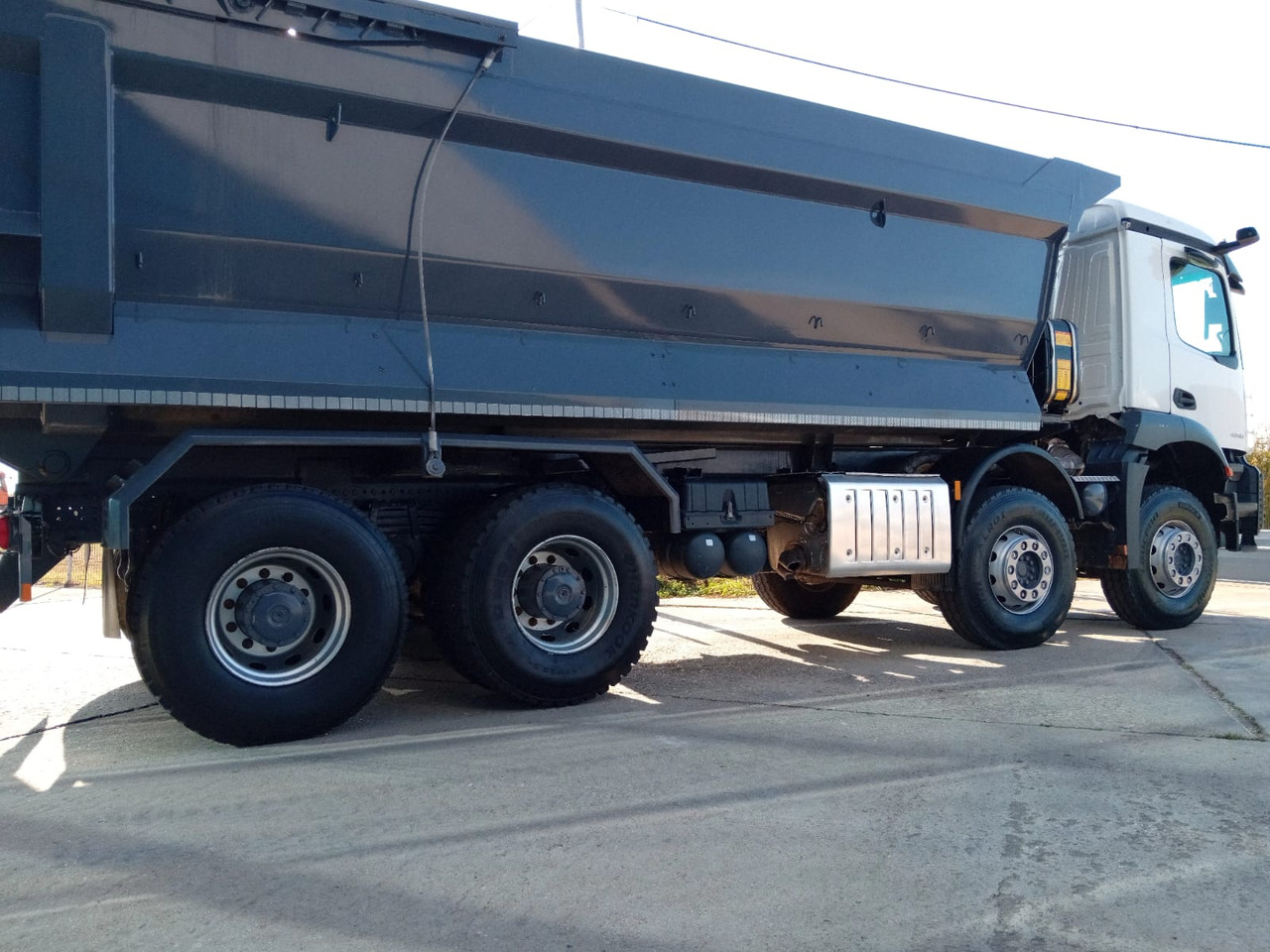 Mercedes-Benz Arocs 42.40 8×4 Basculanta/Tipper/Kipper Heavy Duty, TOP !!! - Istovarivač: slika 4 Mercedes-Benz Arocs 42.40 8×4 Basculanta/Tipper/Kipper Heavy Duty, TOP !!! - Istovarivač: slika 4