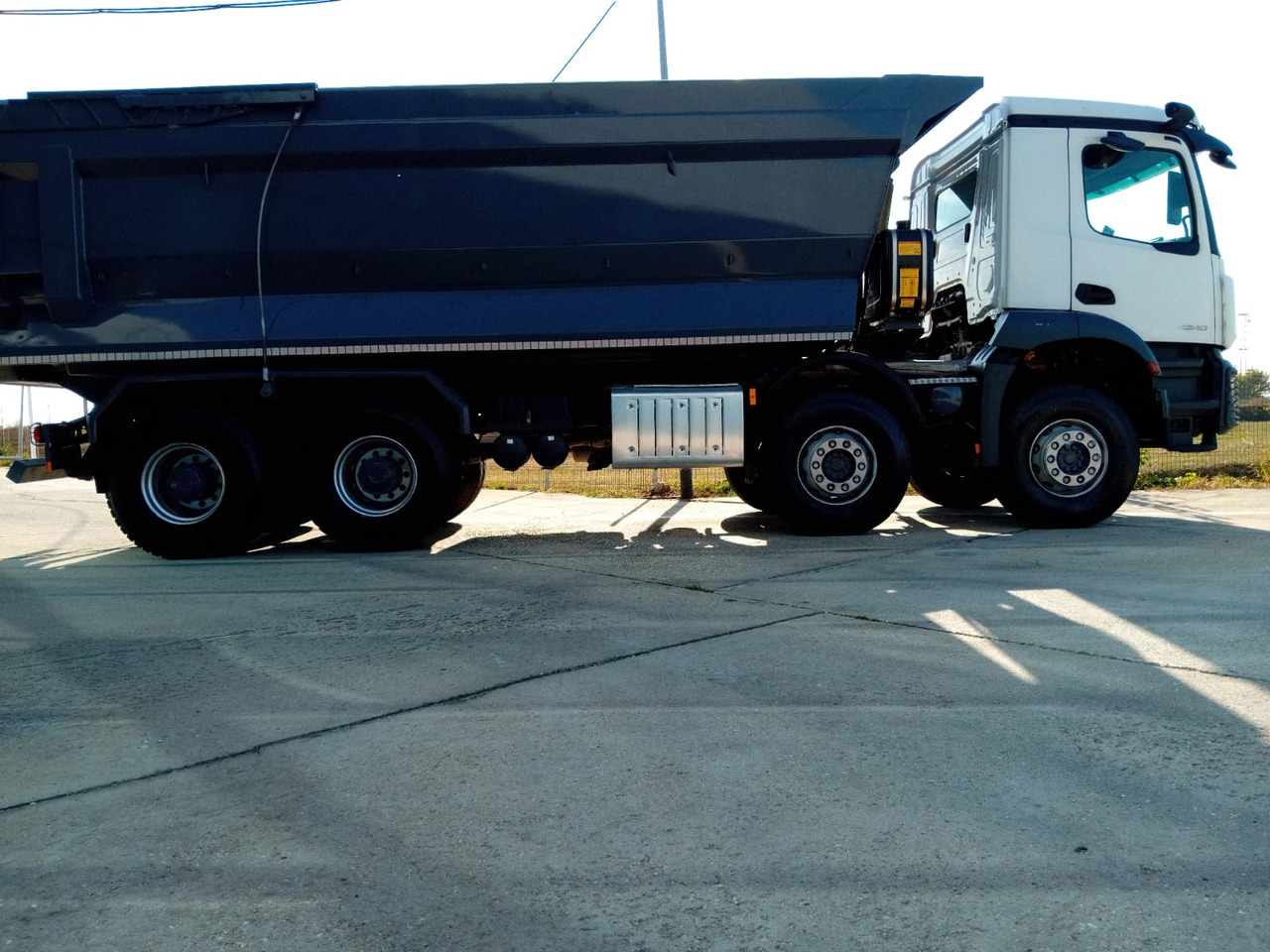 Mercedes-Benz Arocs 42.40 8×4 Basculanta/Tipper/Kipper Heavy Duty, TOP !!! - Istovarivač: slika 3 Mercedes-Benz Arocs 42.40 8×4 Basculanta/Tipper/Kipper Heavy Duty, TOP !!! - Istovarivač: slika 3