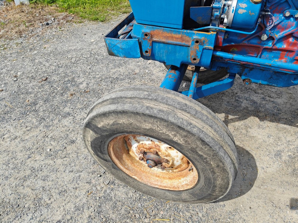Traktor FORD 5000 traktori alkuperäiskuntoinen, Hara hytillä ja paljon hydrauliikkaa, katso video!: slika 7
