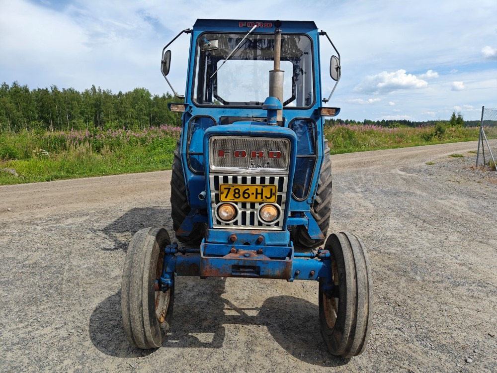 Traktor FORD 5000 traktori alkuperäiskuntoinen, Hara hytillä ja paljon hydrauliikkaa, katso video!: slika 5