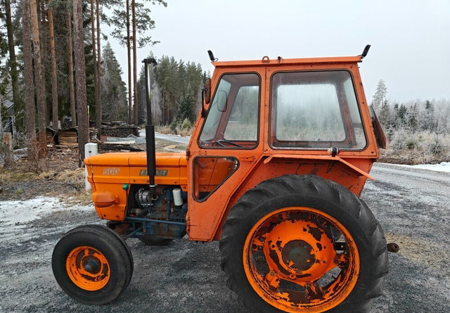 Fiat 500 hytillinen pikkutraktori - Traktor: slika 2 Fiat 500 hytillinen pikkutraktori - Traktor: slika 2