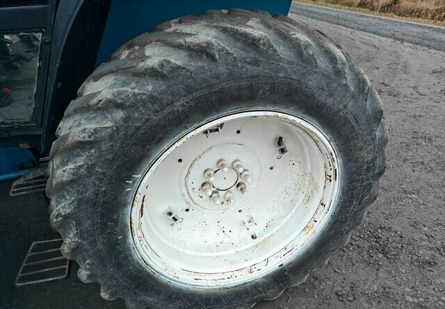 Traktor Ford County 1124 - kutoskoneella - KATSO VIDEO: slika 15