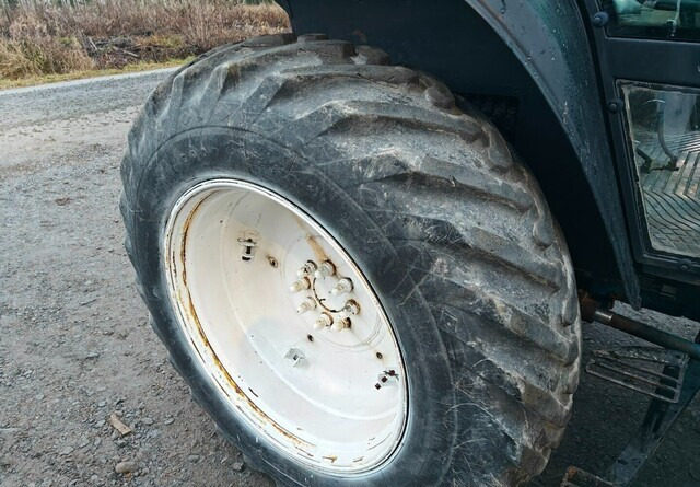 Traktor Ford County 1124 - kutoskoneella - KATSO VIDEO: slika 17