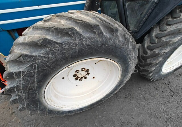 Traktor Ford County 1124 - kutoskoneella - KATSO VIDEO: slika 14