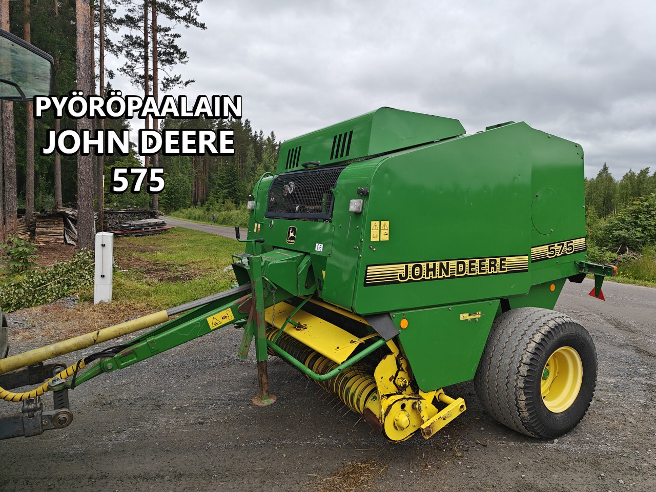 JOHN DEERE Pyöröpaalain 575 - Balirka za okrugle bale: slika 1 JOHN DEERE Pyöröpaalain 575 - Balirka za okrugle bale: slika 1
