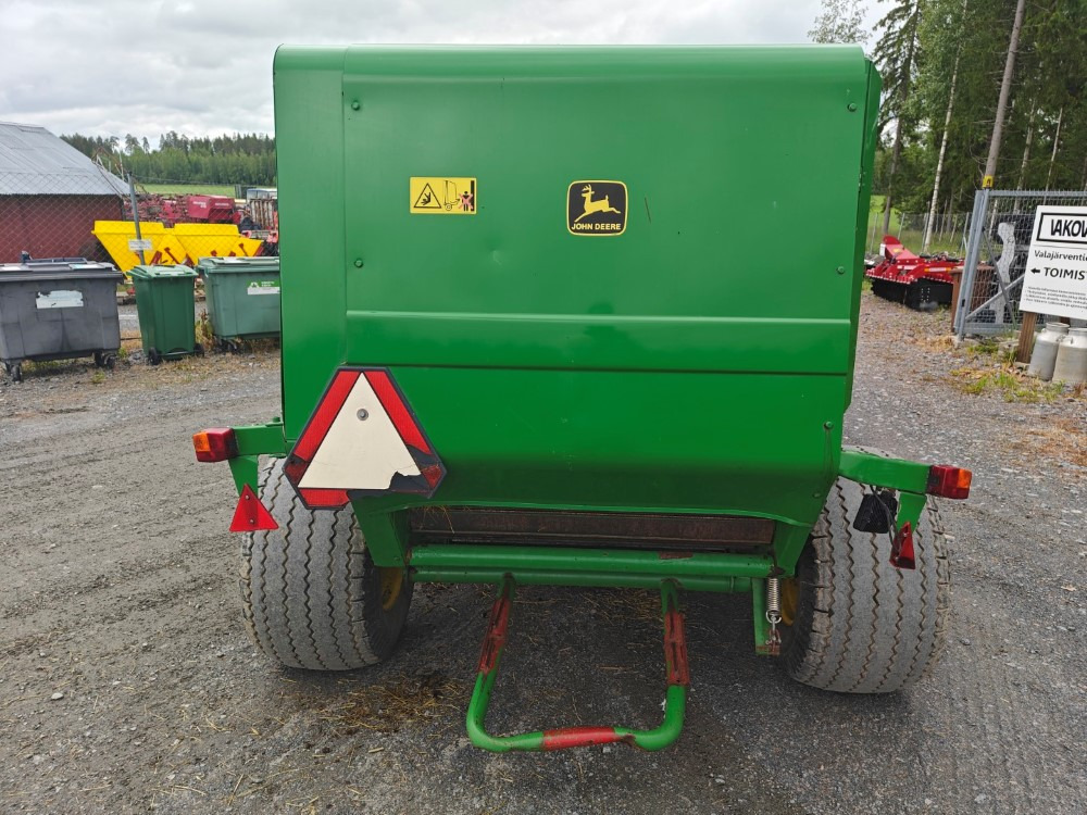 JOHN DEERE Pyöröpaalain 575 - Balirka za okrugle bale: slika 3 JOHN DEERE Pyöröpaalain 575 - Balirka za okrugle bale: slika 3