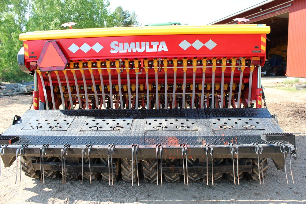 Junkkari Simulta 3000T - Siisti! Heinänsiemenlaite ja kiekkovantaat takana - Kombinovana mašina za setvu: slika 1 Junkkari Simulta 3000T - Siisti! Heinänsiemenlaite ja kiekkovantaat takana - Kombinovana mašina za setvu: slika 1
