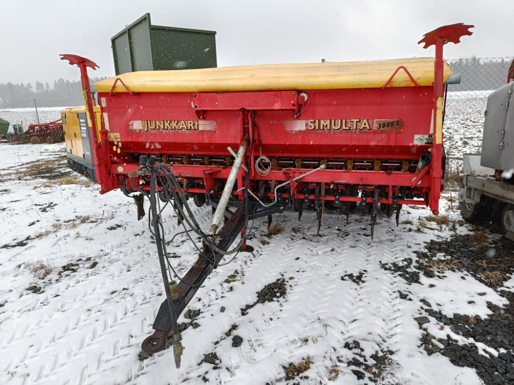Junkkari Simulta S3000T Takapyöräkone kiekkovantailla - Kombinovana mašina za setvu: slika 1 Junkkari Simulta S3000T Takapyöräkone kiekkovantailla - Kombinovana mašina za setvu: slika 1