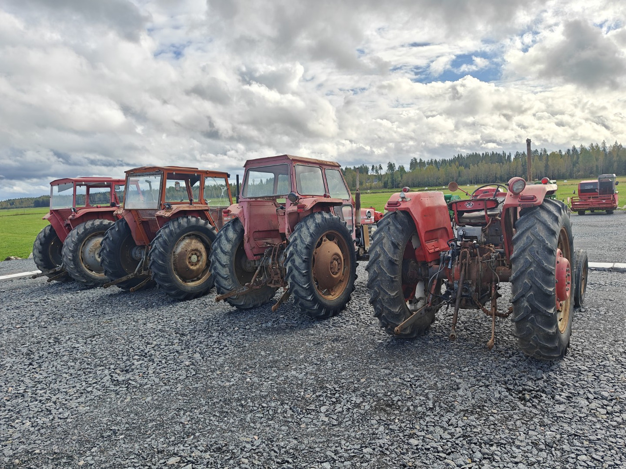 MASSEY FERGUSON 165, 165S ja 175 traktoreita 4 kpl / 4pcs - Traktor: slika 4 MASSEY FERGUSON 165, 165S ja 175 traktoreita 4 kpl / 4pcs - Traktor: slika 4