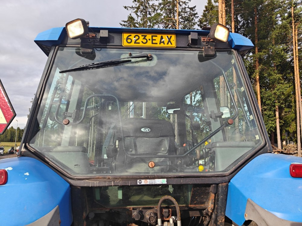 Traktor New Holland TS100, ES vaihteisto, ilmastointi, etukuormaaja Ålö Q55, katso video!: slika 10 Traktor New Holland TS100, ES vaihteisto, ilmastointi, etukuormaaja Ålö Q55, katso video!: slika 10