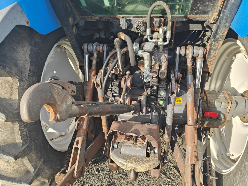 Traktor New Holland TS100, ES vaihteisto, ilmastointi, etukuormaaja Ålö Q55, katso video!: slika 11 Traktor New Holland TS100, ES vaihteisto, ilmastointi, etukuormaaja Ålö Q55, katso video!: slika 11