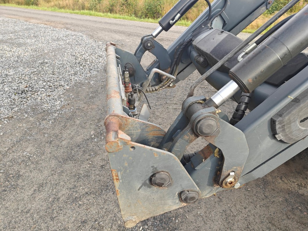 Traktor New Holland TS100, ES vaihteisto, ilmastointi, etukuormaaja Ålö Q55, katso video!: slika 7 Traktor New Holland TS100, ES vaihteisto, ilmastointi, etukuormaaja Ålö Q55, katso video!: slika 7