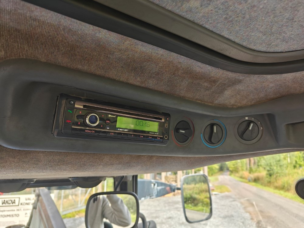 Traktor New Holland TS100, ES vaihteisto, ilmastointi, etukuormaaja Ålö Q55, katso video!: slika 19 Traktor New Holland TS100, ES vaihteisto, ilmastointi, etukuormaaja Ålö Q55, katso video!: slika 19
