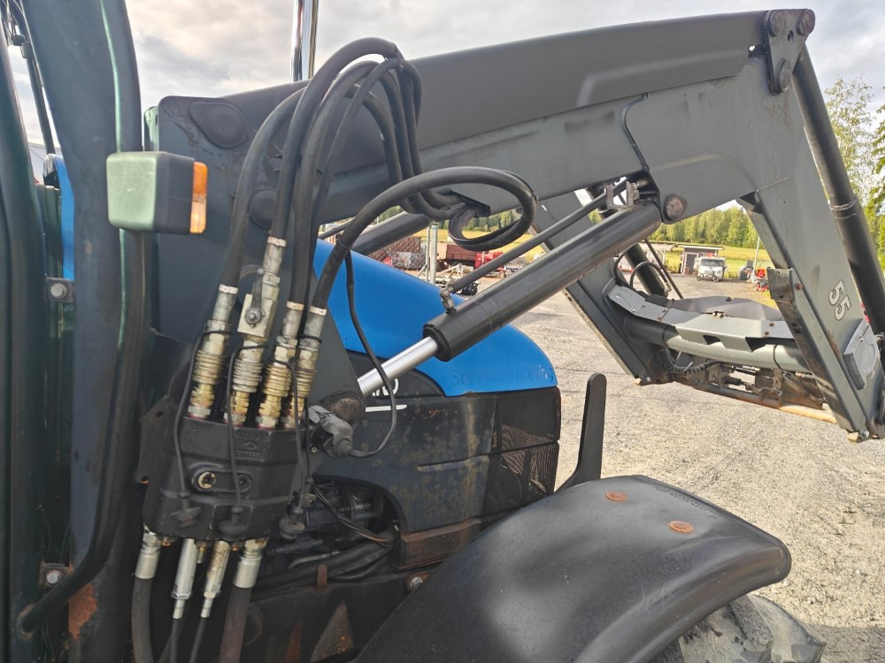 Traktor New Holland TS100, ES vaihteisto, ilmastointi, etukuormaaja Ålö Q55, katso video!: slika 13 Traktor New Holland TS100, ES vaihteisto, ilmastointi, etukuormaaja Ålö Q55, katso video!: slika 13