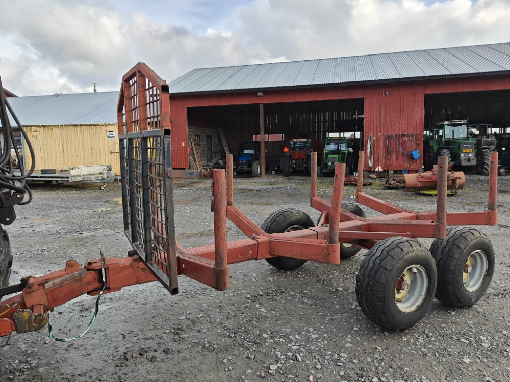 Rysky Metsävaunu telillä - Šumska prikolica: slika 1 Rysky Metsävaunu telillä - Šumska prikolica: slika 1
