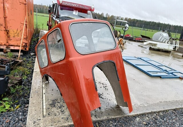 Traktorin hytti - lasikuituinen - Kabina za Traktor: slika 4 Traktorin hytti - lasikuituinen - Kabina za Traktor: slika 4
