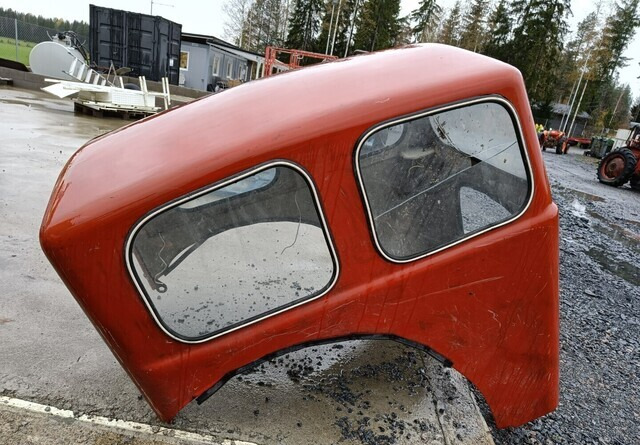 Traktorin hytti - lasikuituinen - Kabina za Traktor: slika 3 Traktorin hytti - lasikuituinen - Kabina za Traktor: slika 3