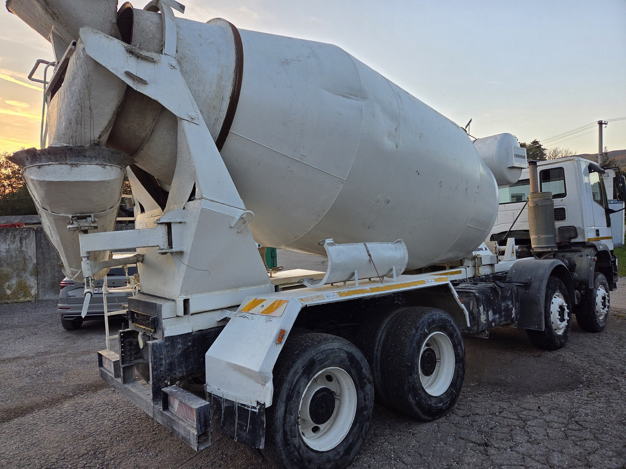 IVECO EURO TRAKKER MP340E35HB 8x4 MIX (chassis ) - Mikser za beton: slika 4 IVECO EURO TRAKKER MP340E35HB 8x4 MIX (chassis ) - Mikser za beton: slika 4