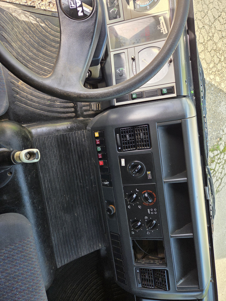 Kamion sa tovarnim sandukom MAN 8.163 4x4 + crane FASSI F45A.22: slika 8