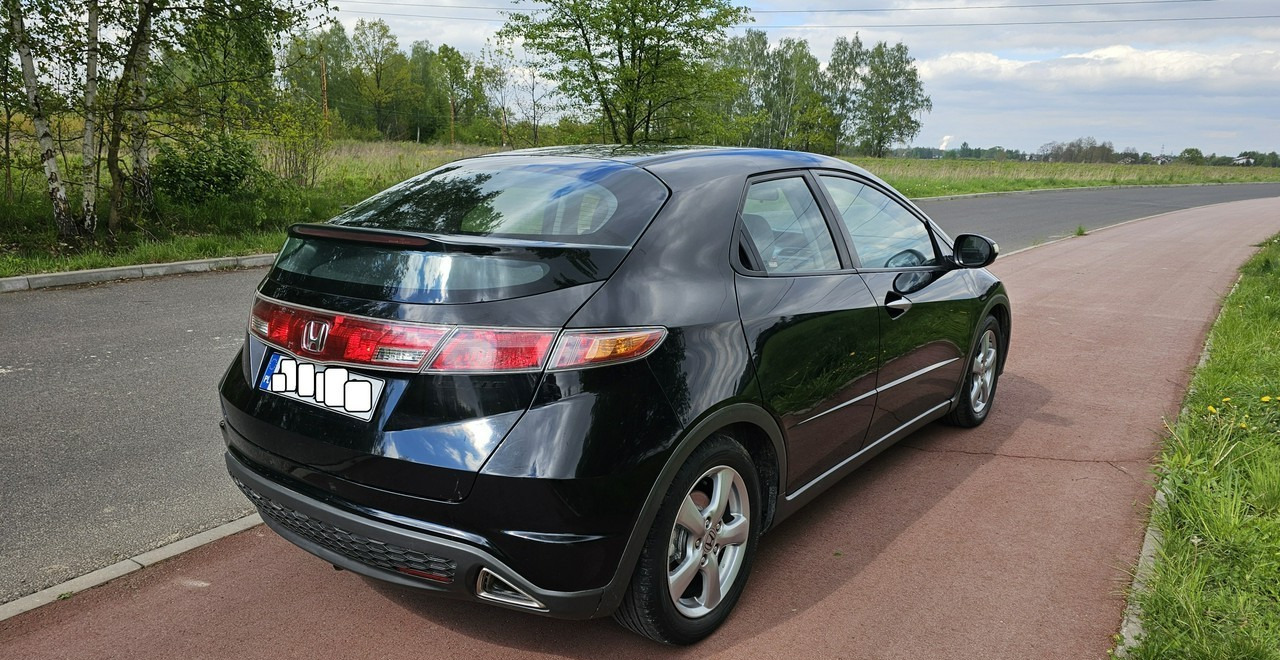 Honda Civic VIII bardzo ładna * pełnosprawna * - Automobil: slika 4 Honda Civic VIII bardzo ładna * pełnosprawna * - Automobil: slika 4