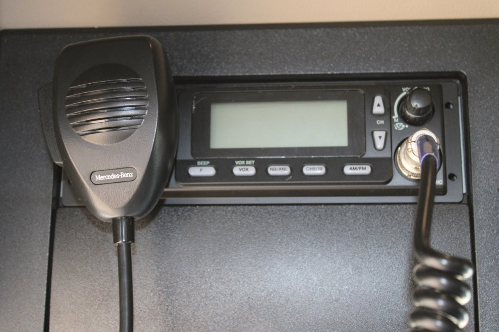 Kamion sa ceradom Mercedes-Benz Actros 2542: slika 9