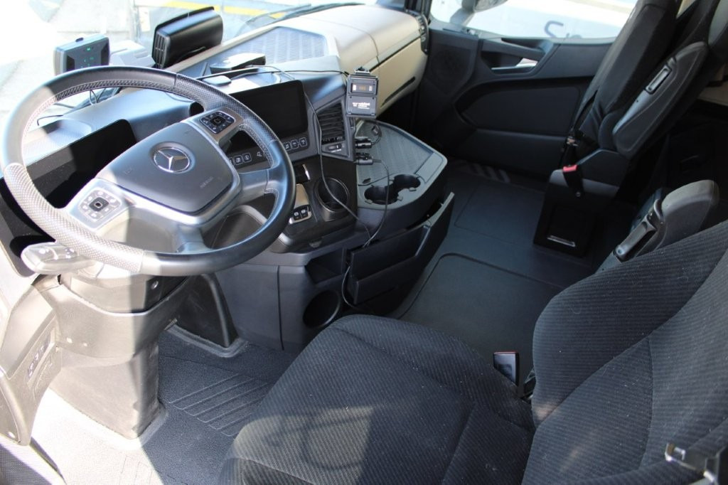 Kamion sa ceradom Mercedes-Benz Actros 2542: slika 14