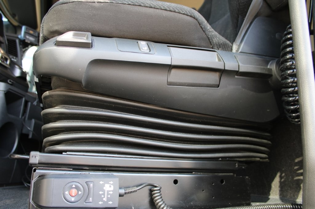 Kamion sa ceradom Mercedes-Benz Actros 2542: slika 12