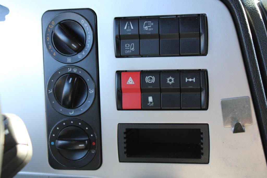 Kamion sa ceradom Mercedes-Benz Atego 1223: slika 6