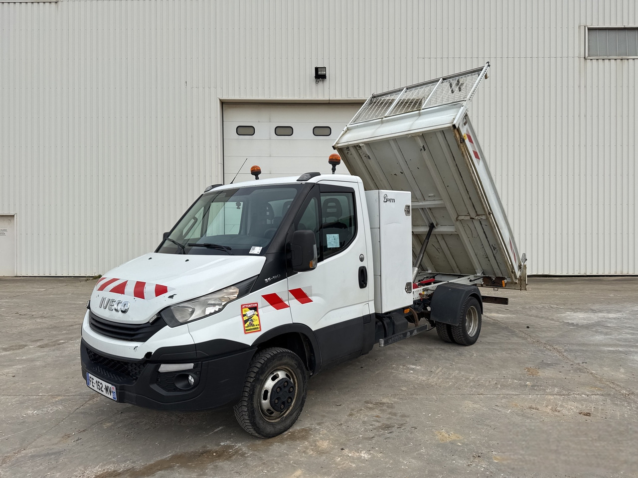 IVECO DAILY 35-150 - Istovarivač: slika 2 IVECO DAILY 35-150 - Istovarivač: slika 2