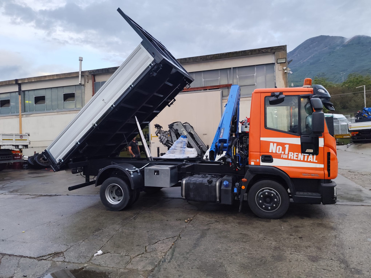 IVECO EUROCARGO 120-90L - Kamion sa dizalicom, Istovarivač: slika 5 IVECO EUROCARGO 120-90L - Kamion sa dizalicom, Istovarivač: slika 5